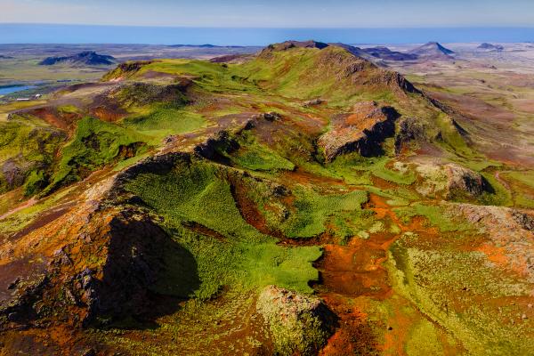 un valle verde en la peninsula Reykjanes