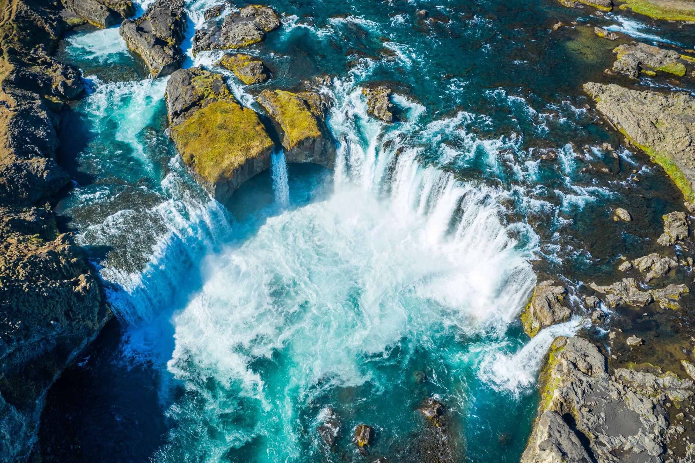 Vista aérea de Godafoss y el paisaje de alrededor