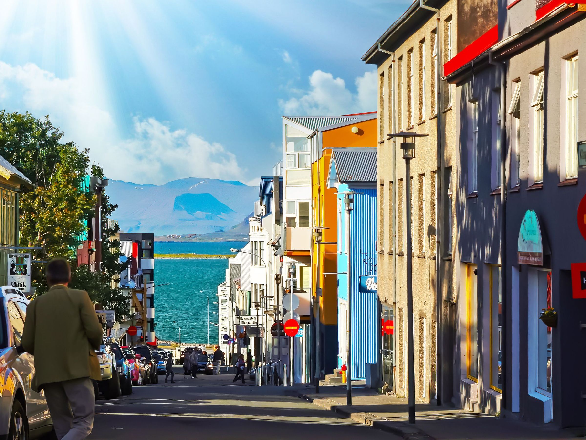 Calle soleada en Reikiavik