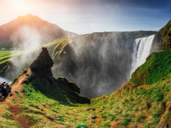 Skógafoss fotografiada desde el lado