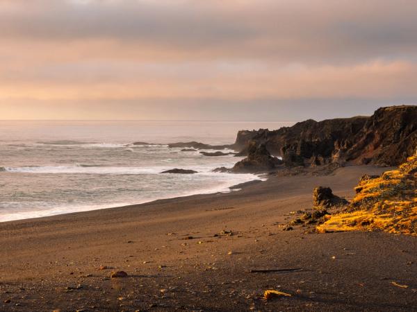 Playa de Djúpalónssandur en Islandia