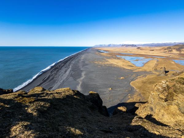 Playa de arena negra en la Peninsula de Dyrhólaey