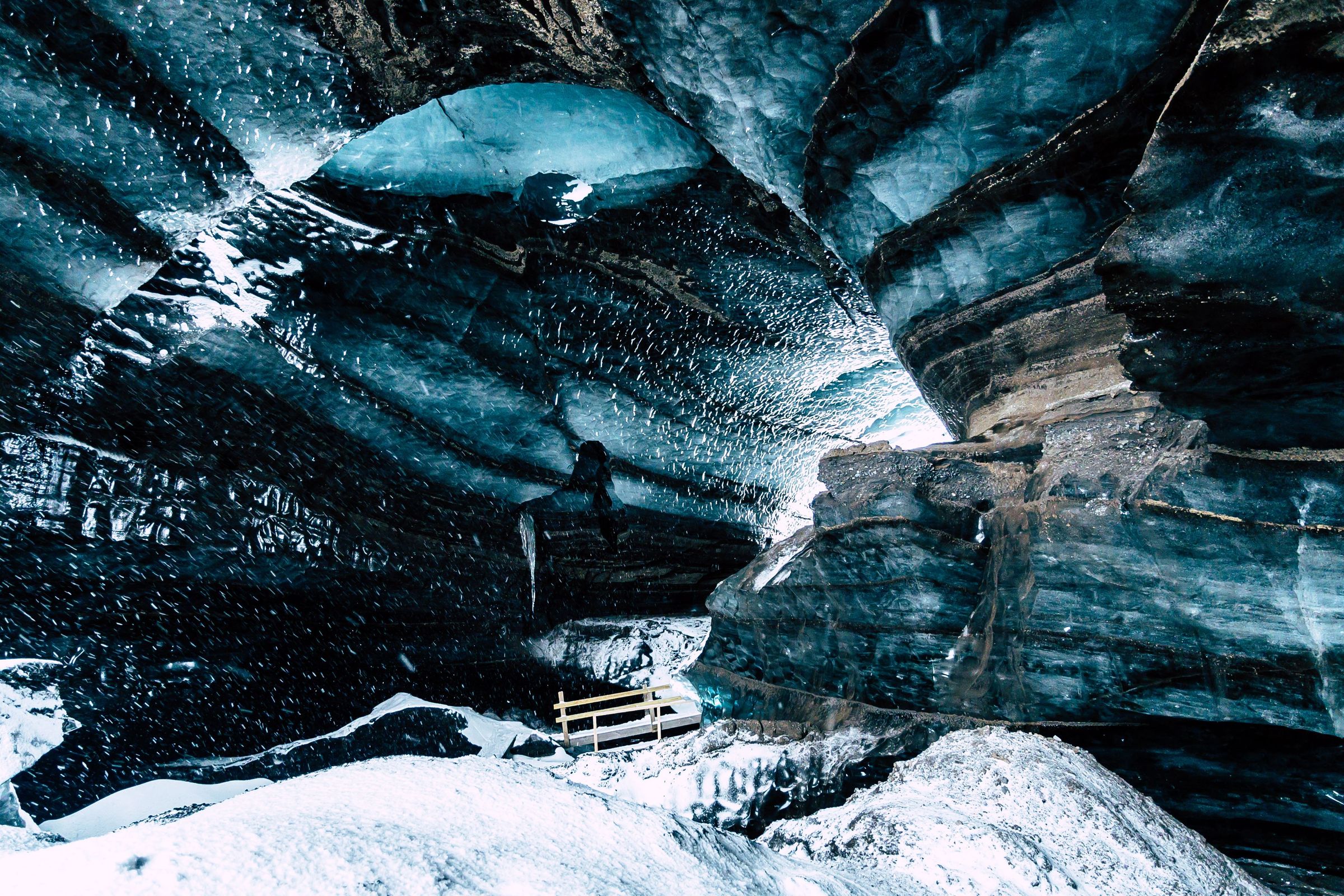 la cueva de hielo katla , en Islandia