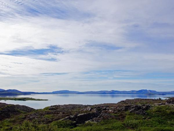 panorámica de un gran lago