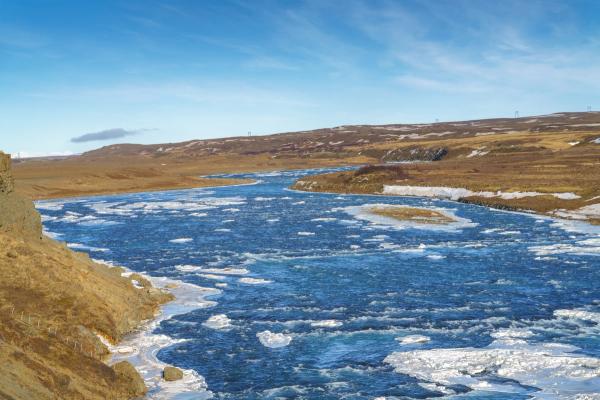 Hvítárvatn with mountains in the background .