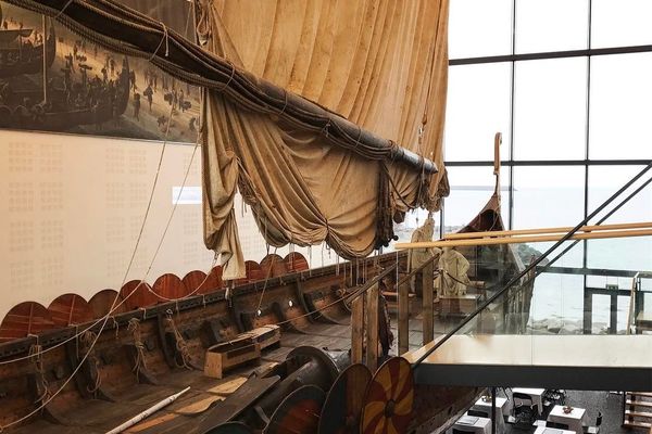 Barco vikingo en el Viking World Museum
