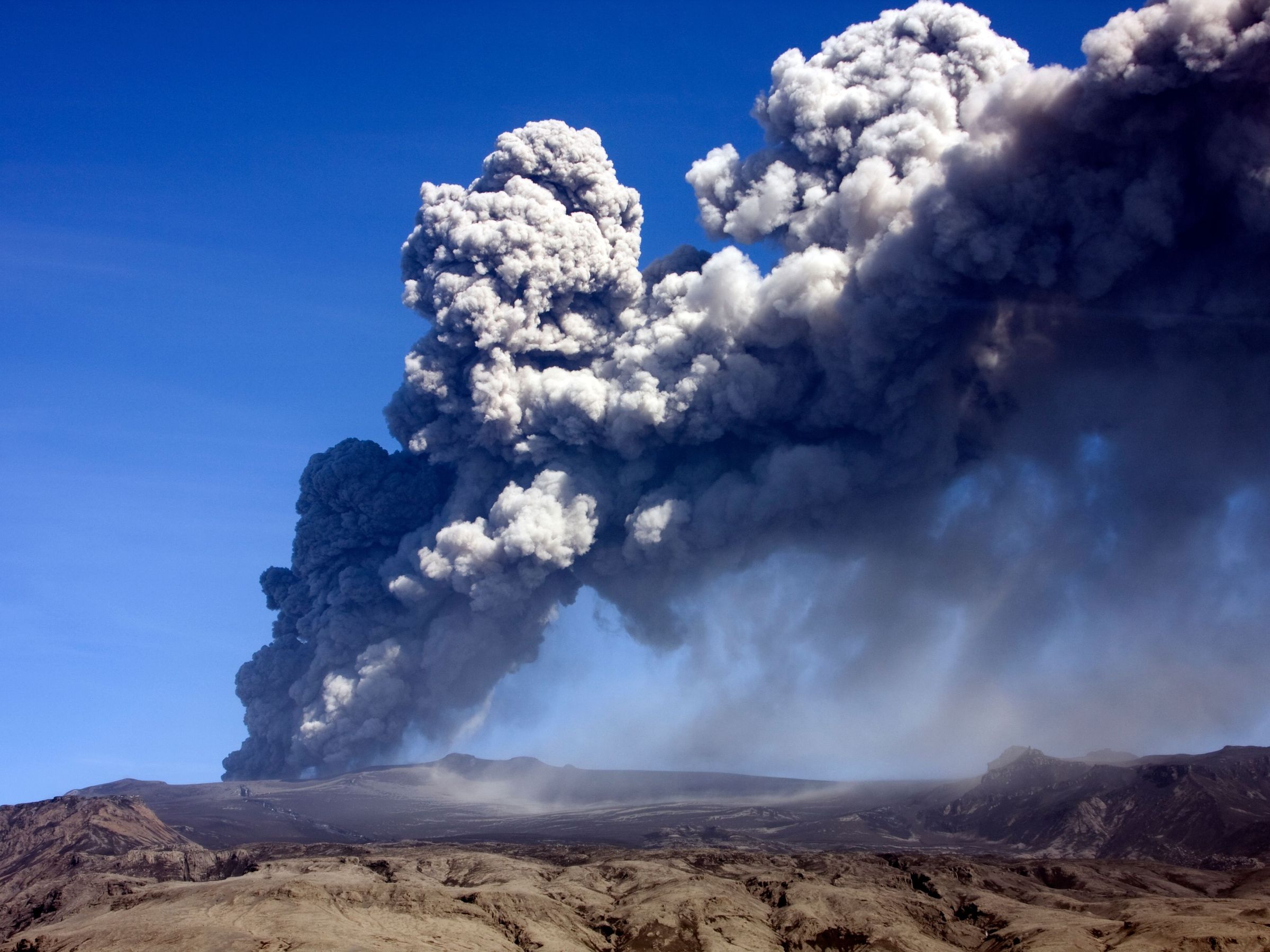 Eyjafjallajökull Volcano erupting