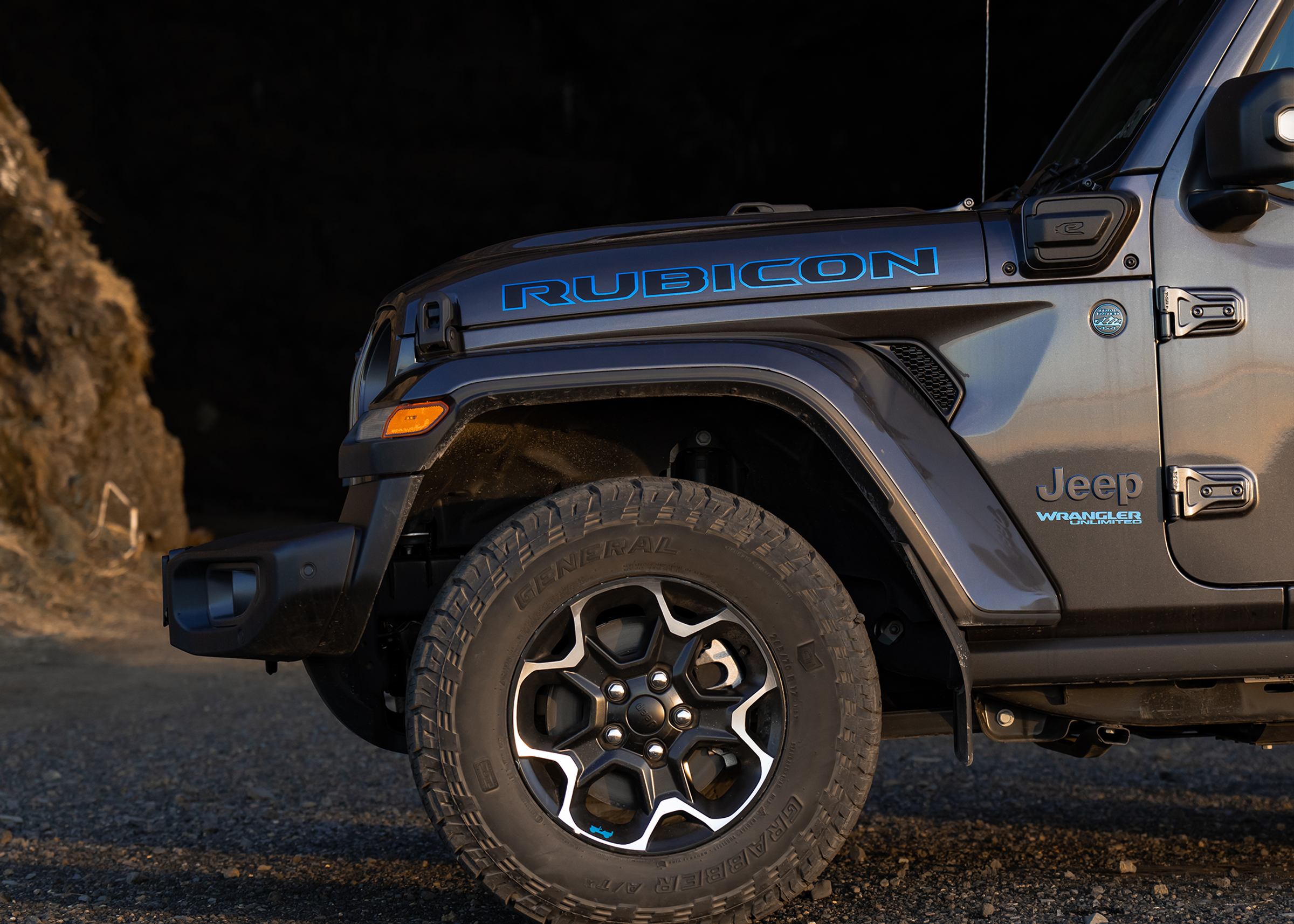 Jeep牧马人Rubicon前轮、翼子板及Rubicon徽标特写