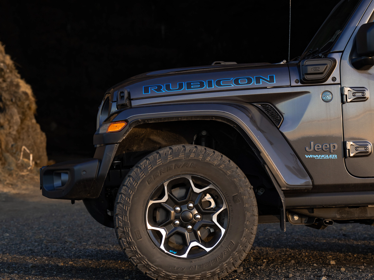 牧马人 Rubicon 轮毂细节 Jeep牧马人Rubicon前轮、翼子板及Rubicon徽标特写