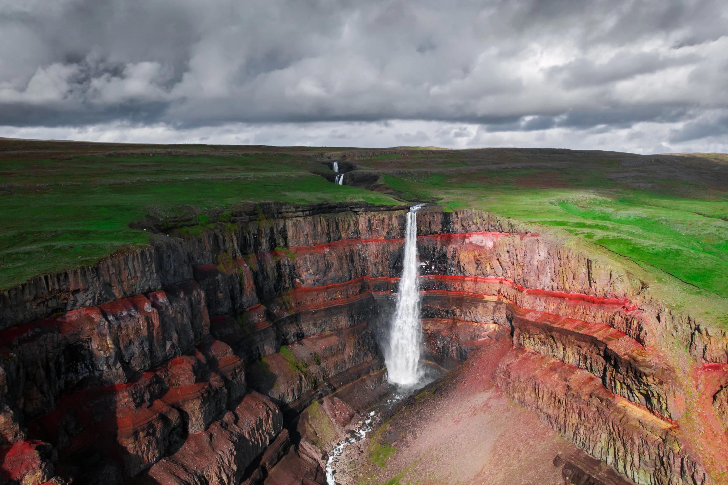 Vista aérea de la cascada de Hengifoss