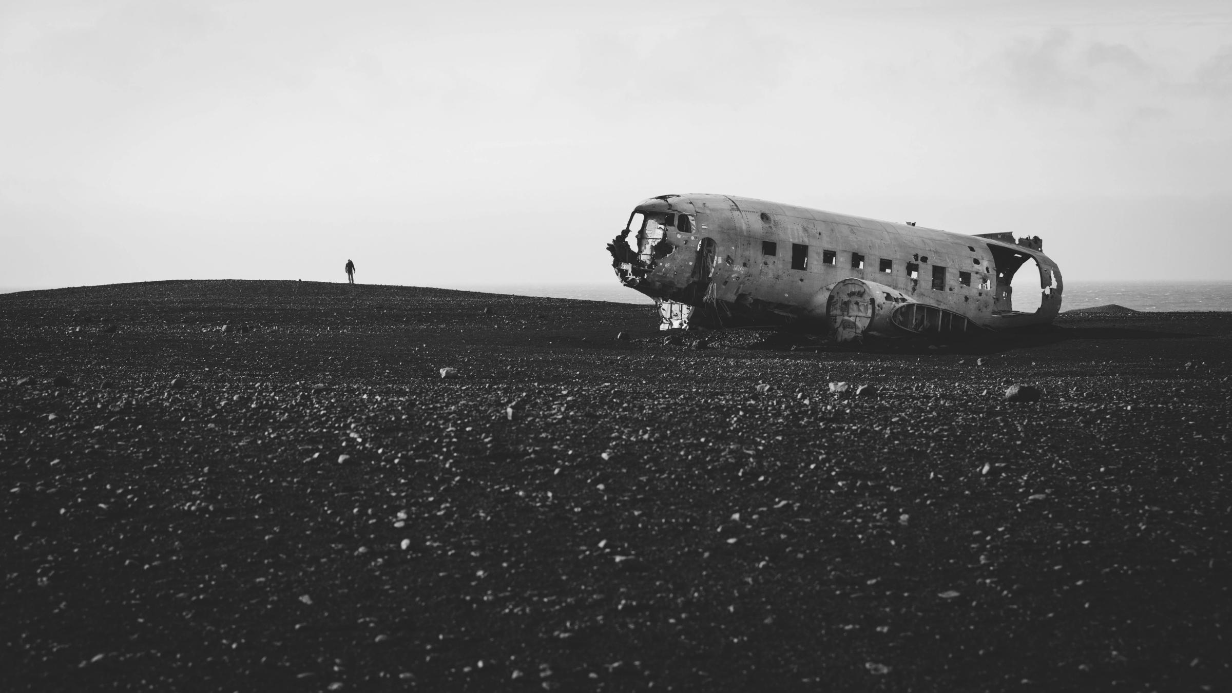 Near Vik, the Sólheimasandur beach is fabulous thanks to a crash plane 