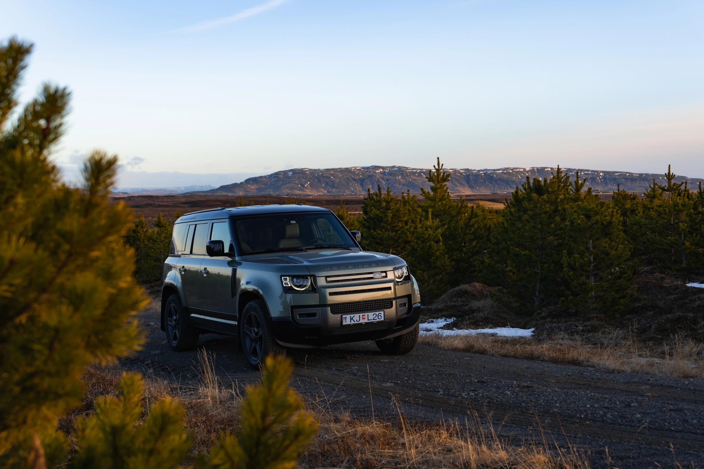 Land Rover Defender 4x4 | Go Car Rental