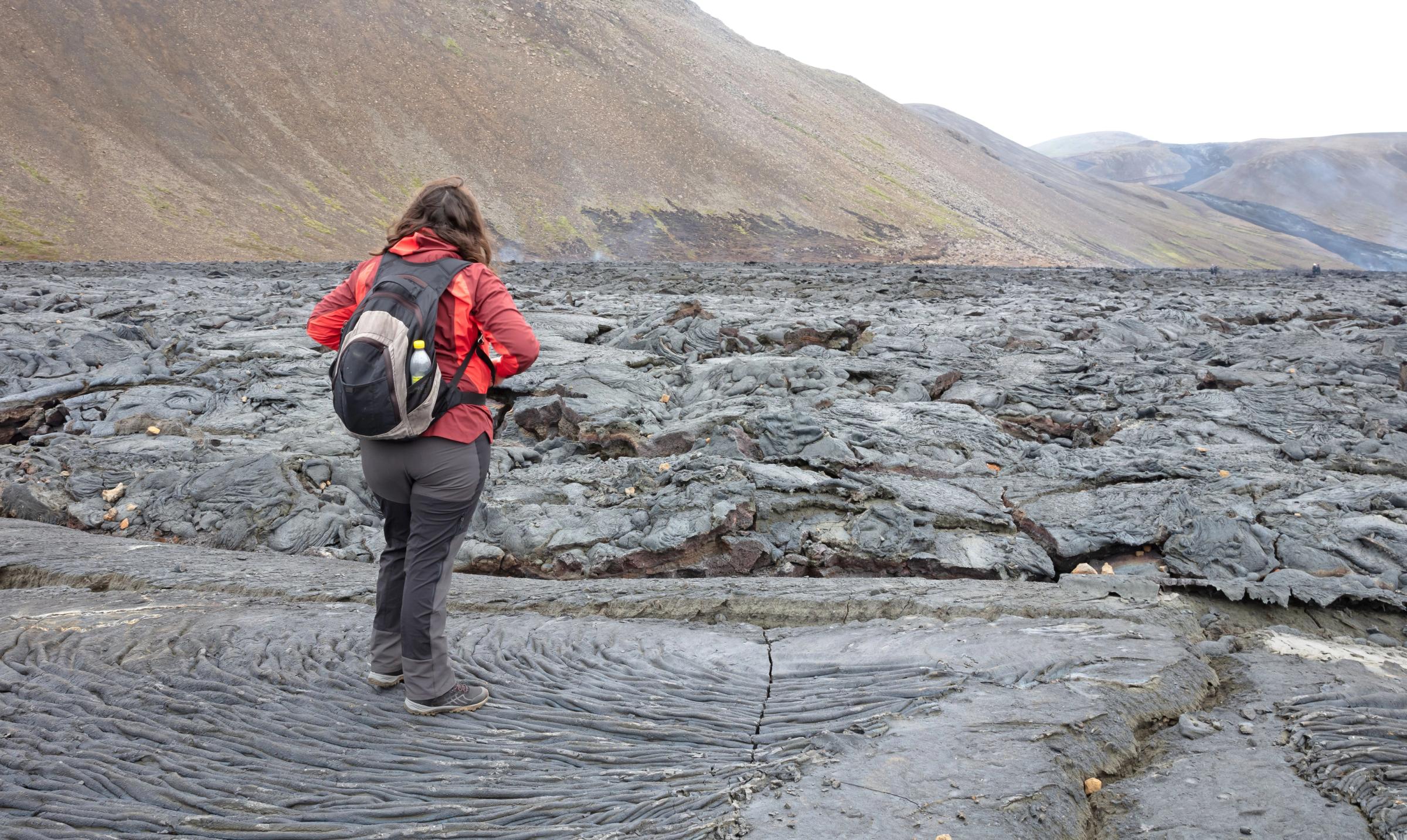 A hiker on the Fagradalsfjall eruption site