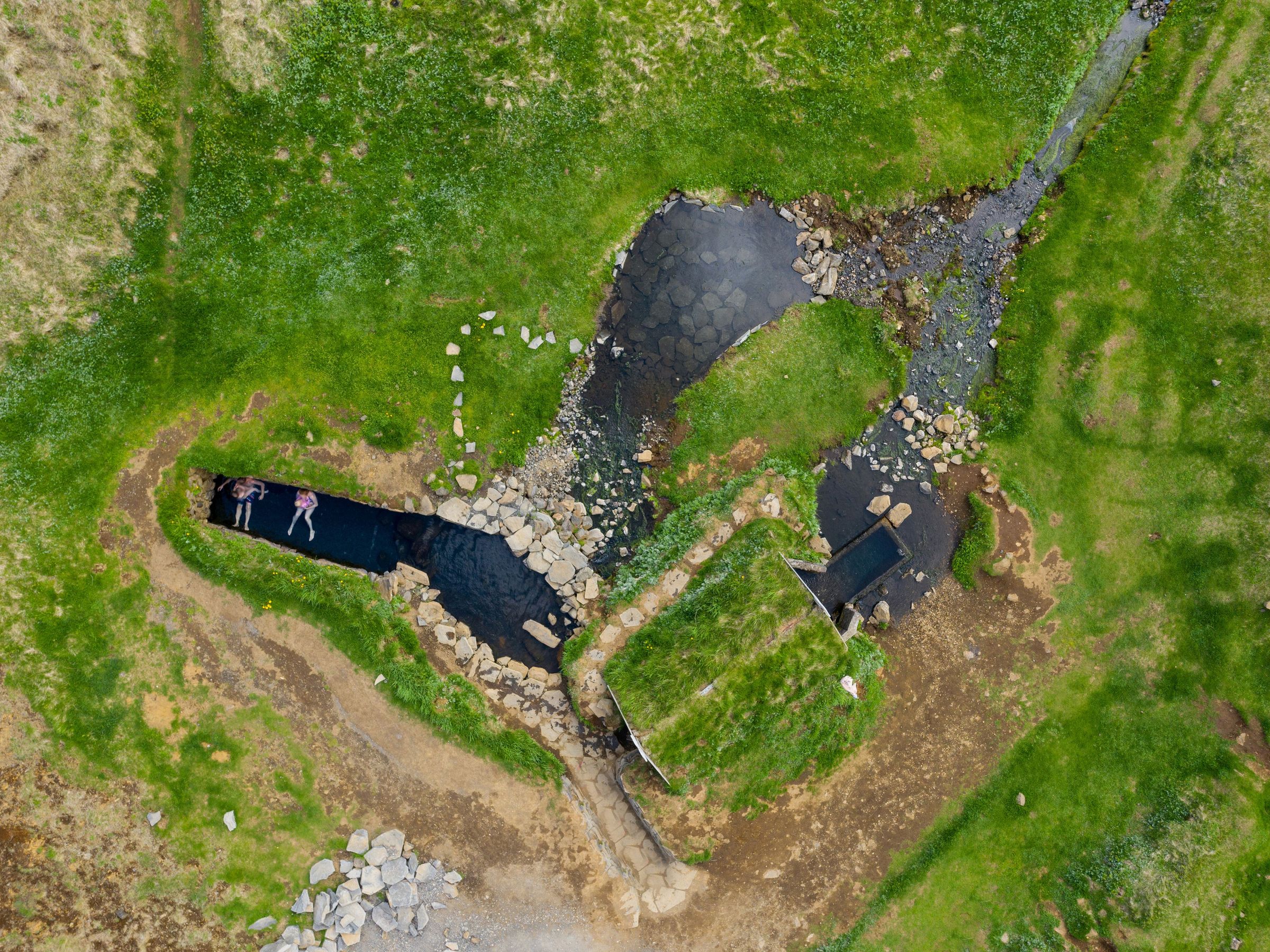 Vue aérienne d'une source chaude naturelle