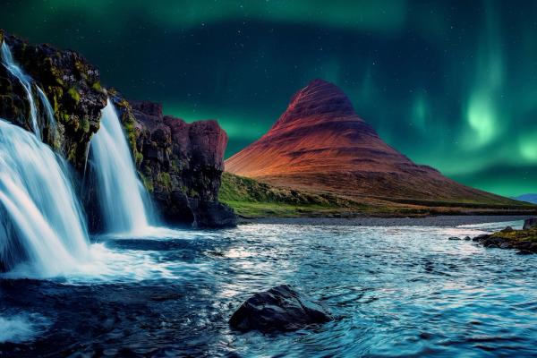 Montaña Kirkjufell in invierno