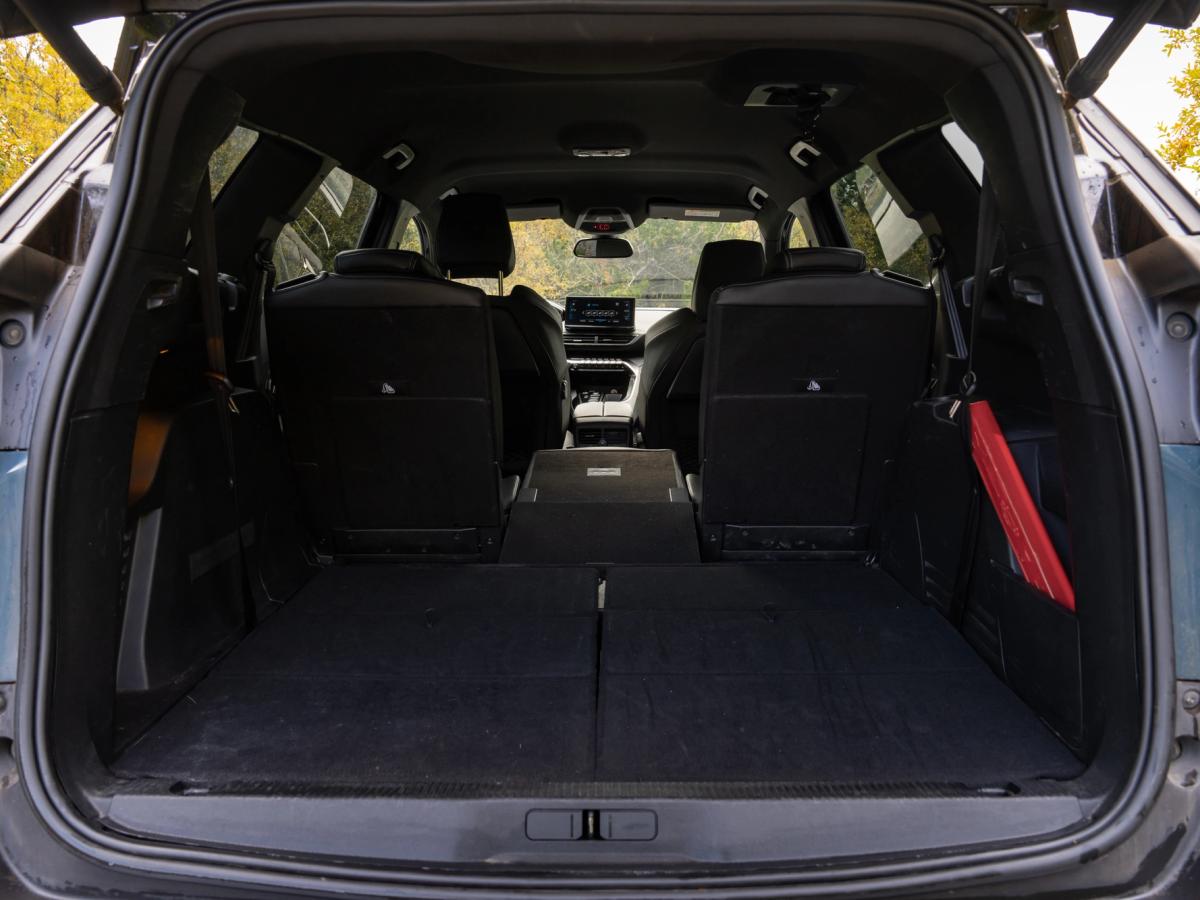 5008 加长载货版 Peugeot 5008 extended flat cargo floor with rear seats folded down completely