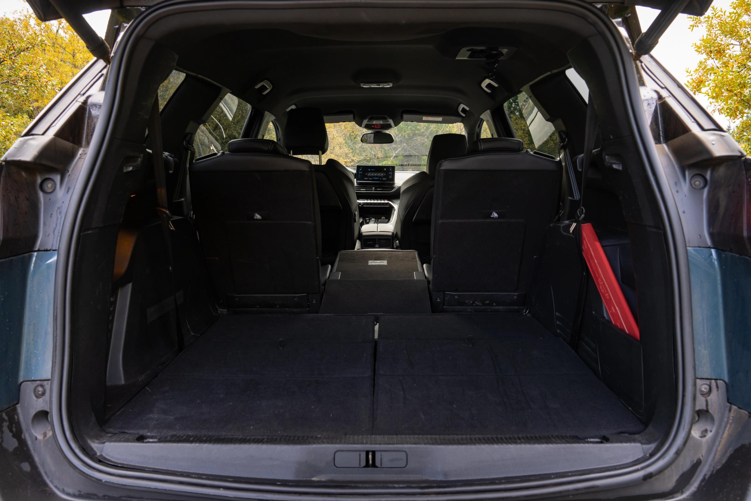 5008 加长载货版 Peugeot 5008 extended flat cargo floor with rear seats folded down completely