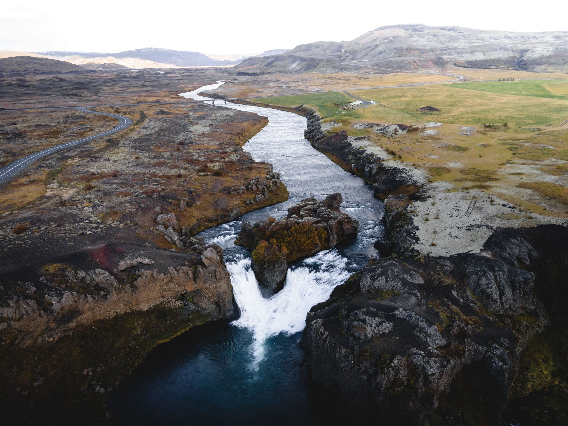 Vista aérea de Hjálparfoss