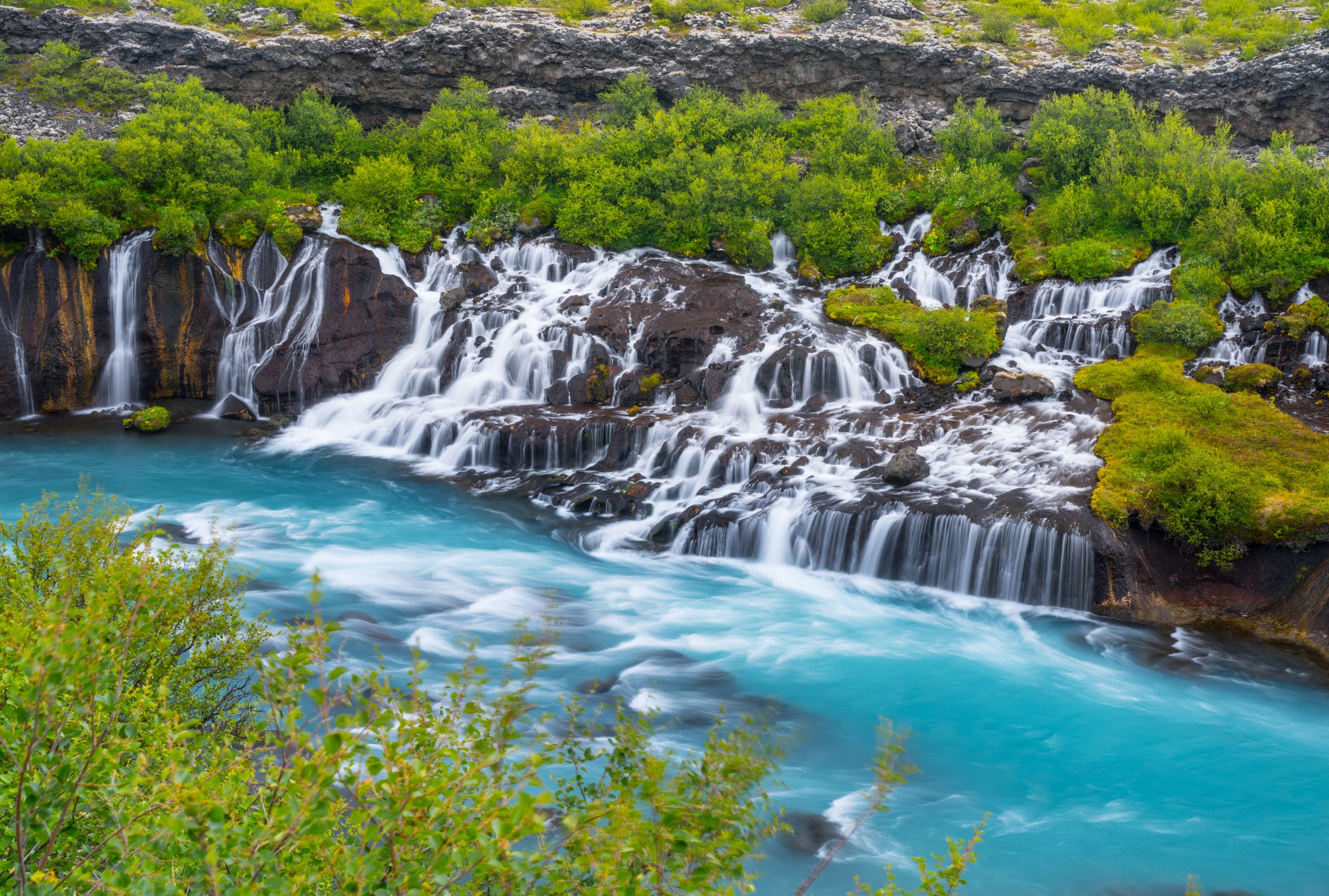 Cascada de Hraunfossar en Islandia