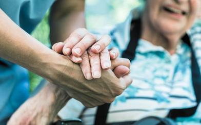 Falsk sykepleier på sykehjem