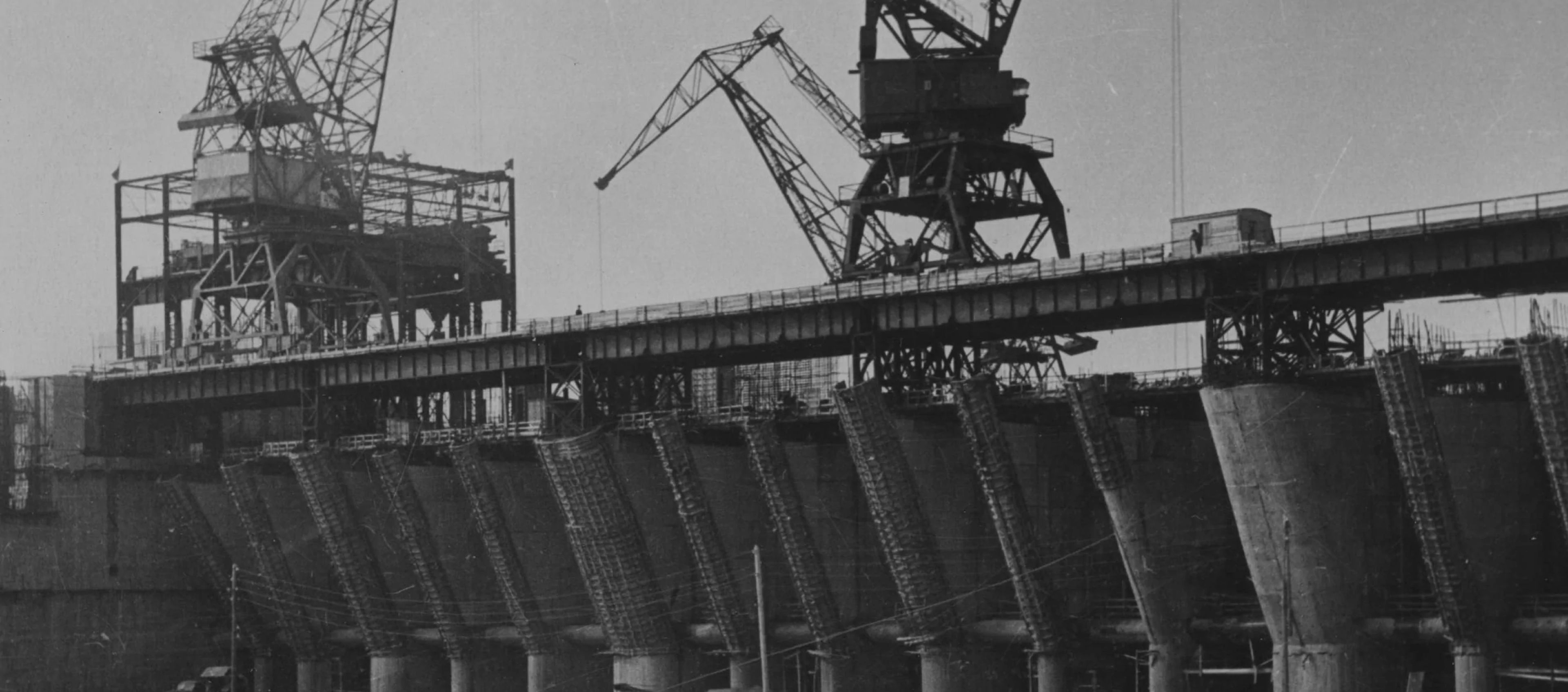 Nova Kahovka dam construction works