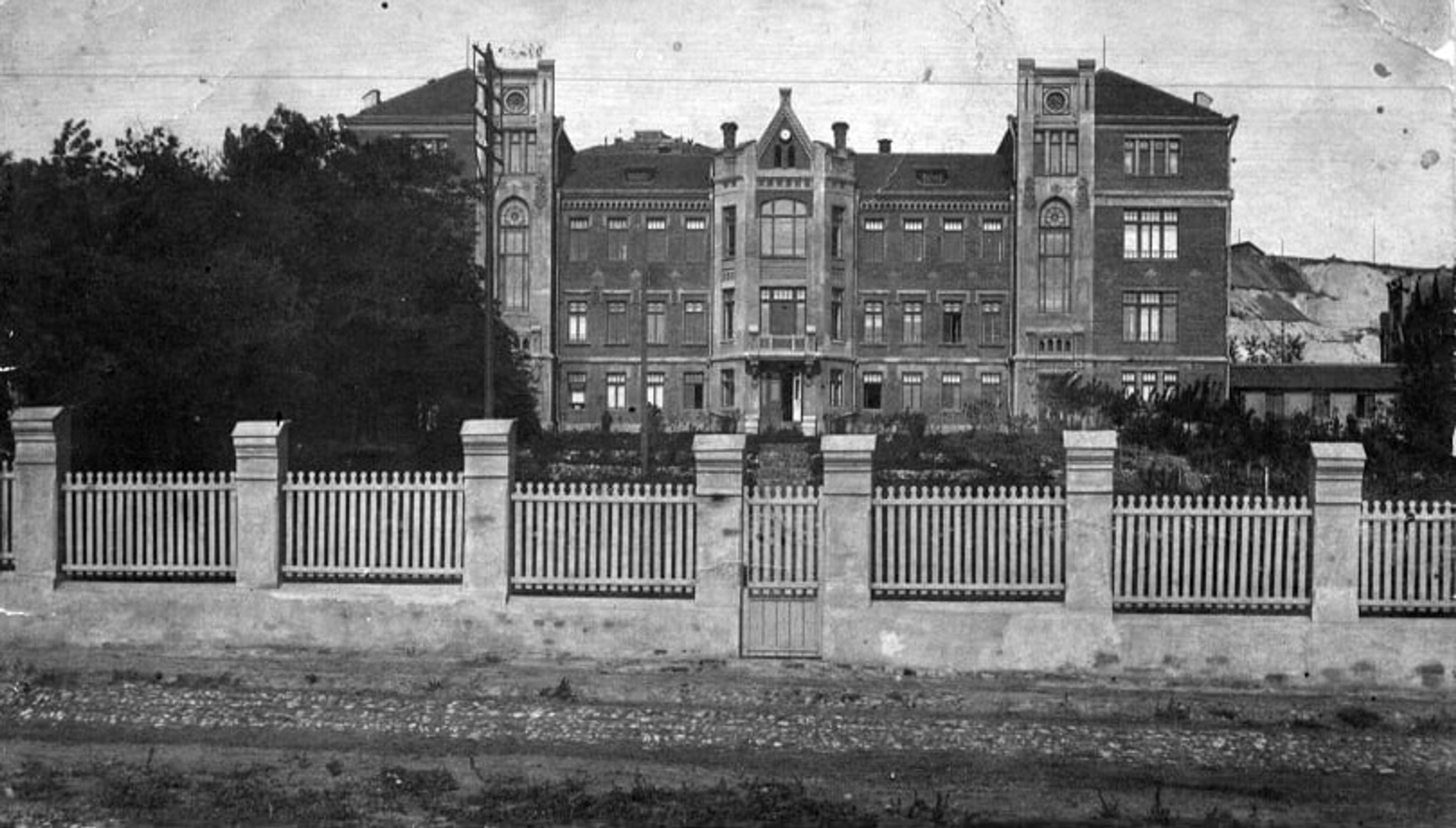 Archival photo of Soda Plant hospital,  Art Nouveau style  building by architect Yuliy Tsaune (1911)