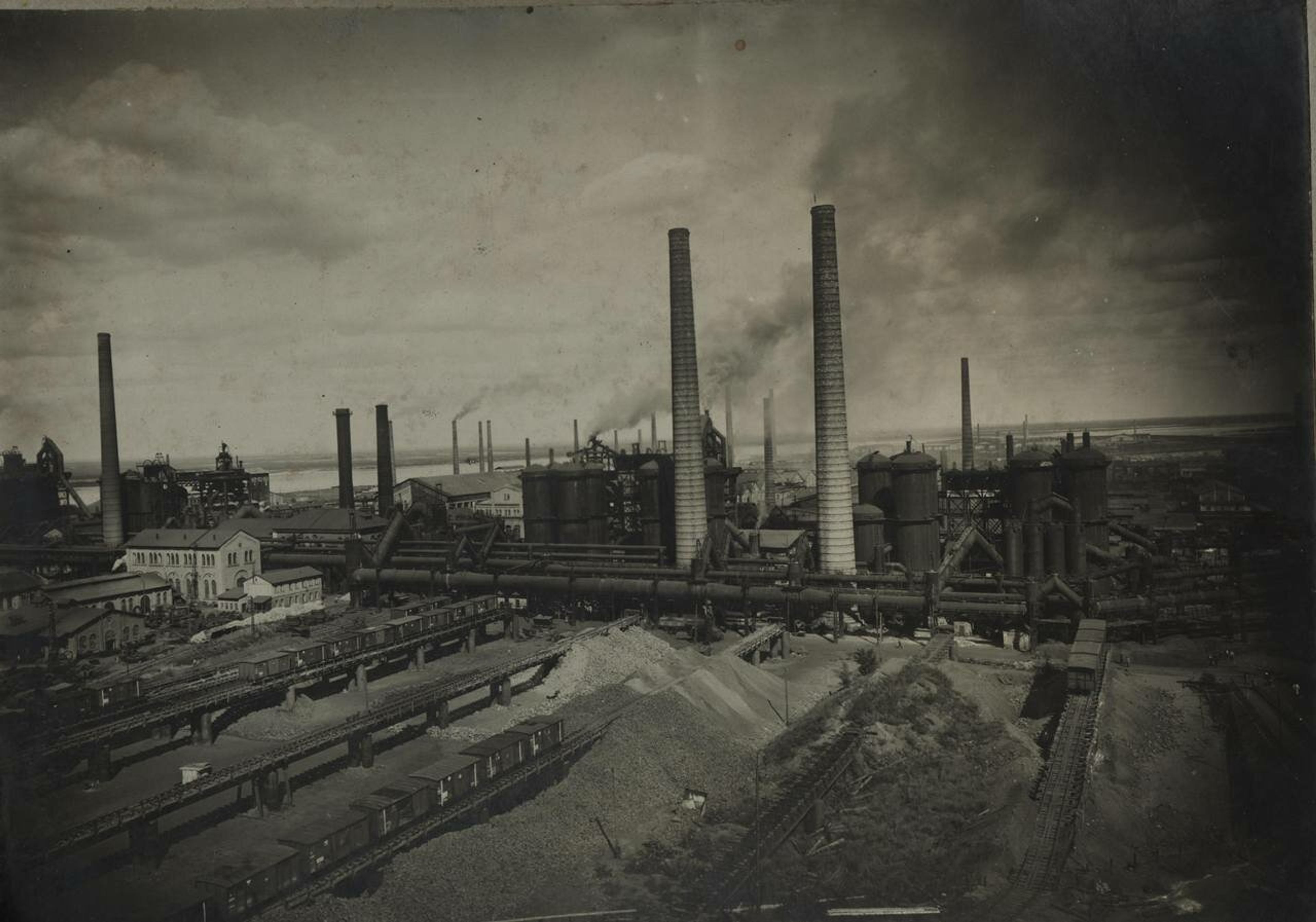 The metallurgical plant in Kamianske, owned by French-Belgian investors, became successful in the late 19th century.