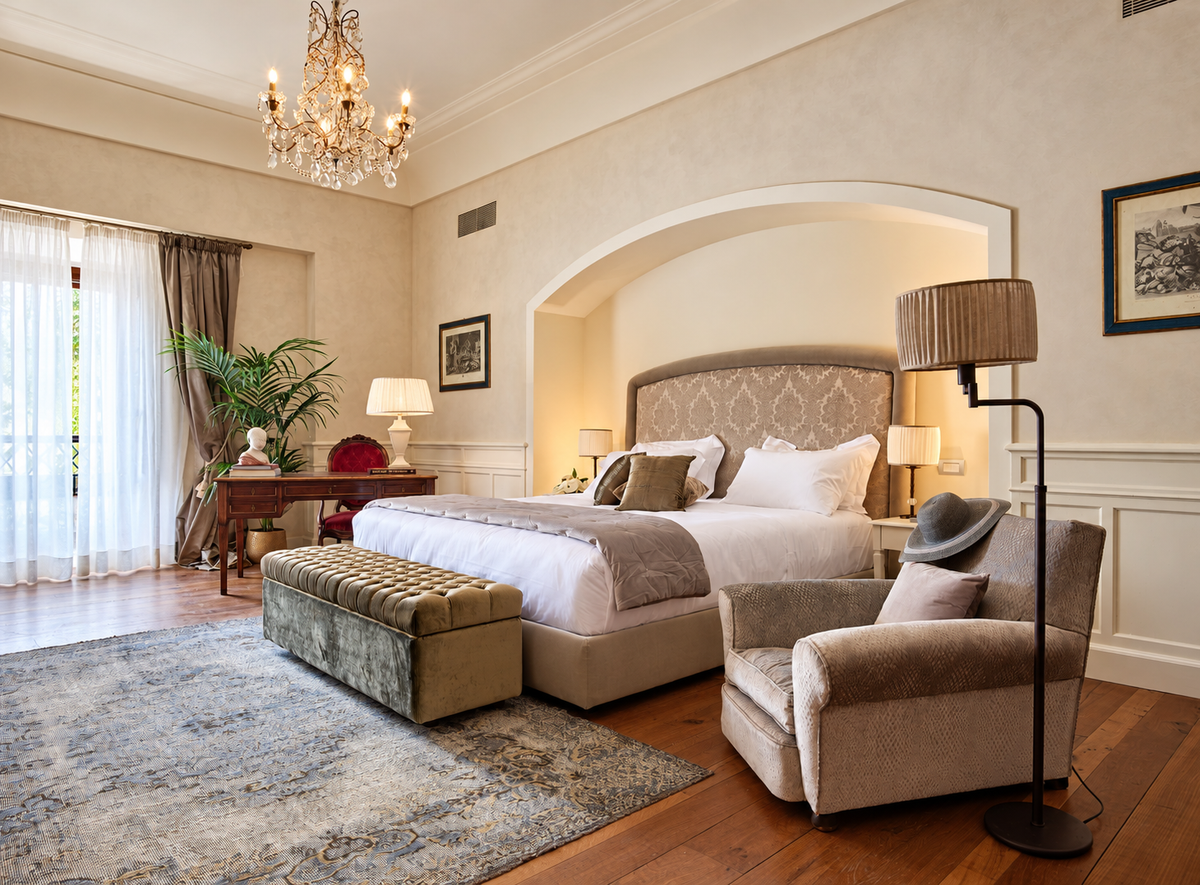 Da Vinci Suite with a chandelier and an armchair