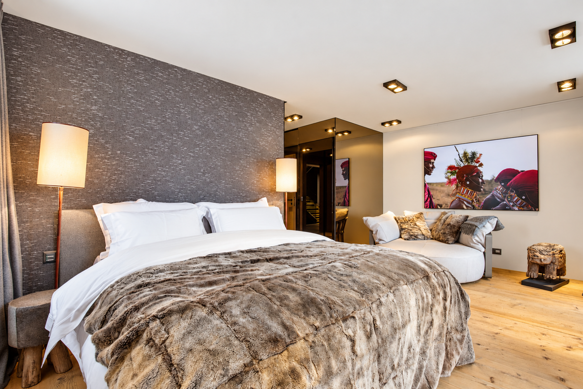 Bedroom with a fur throw, a sofa and a dressing area