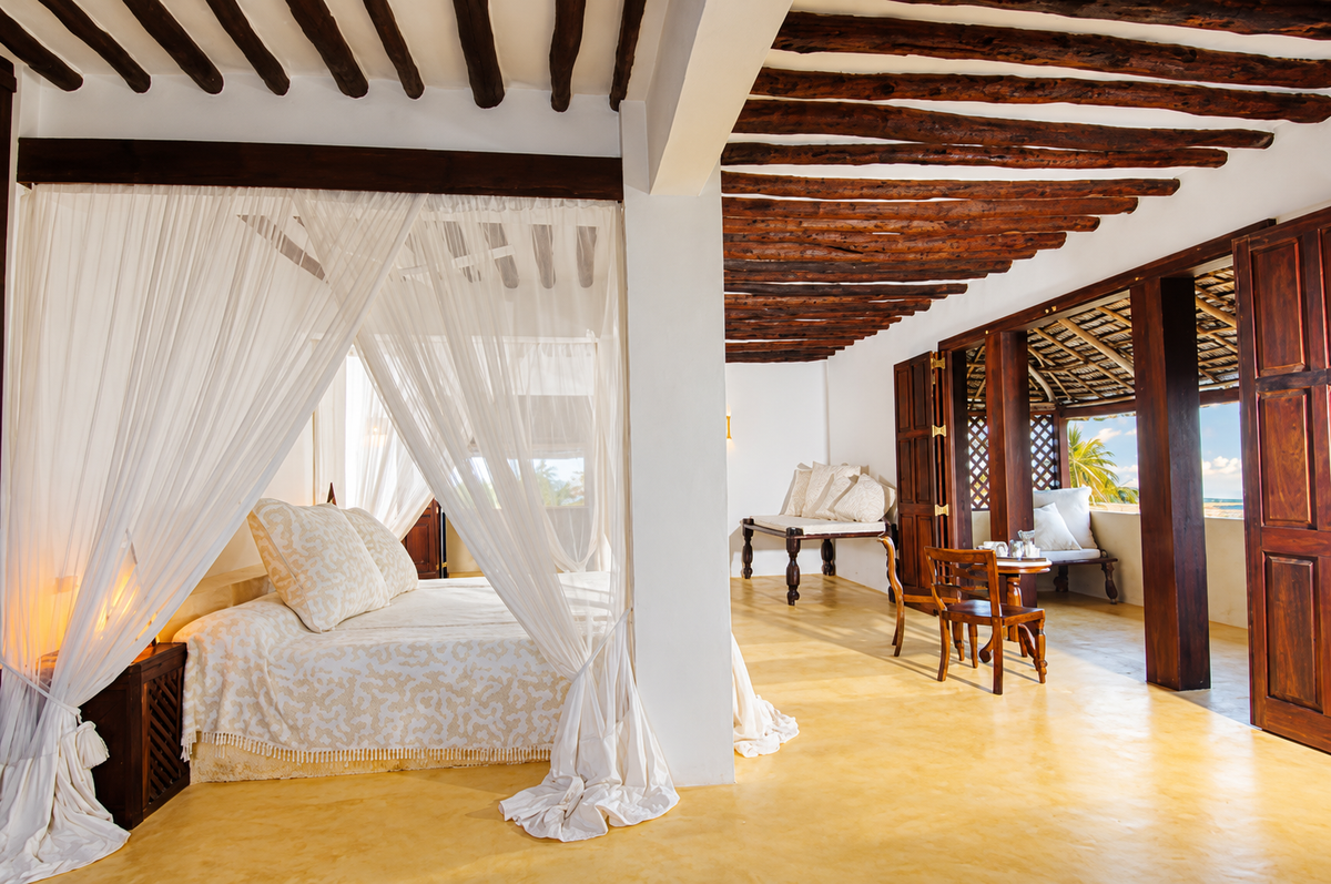 Bedroom with a canopy opening onto the veranda