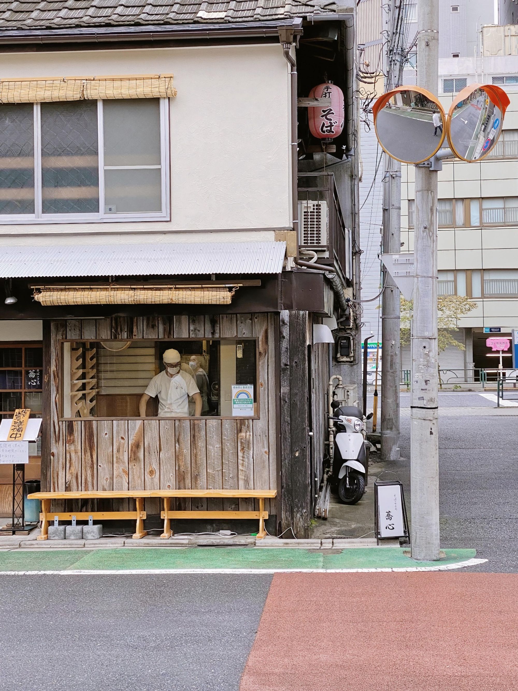 Artisan des soba dans une petite adresse japonaise — photographie fournie par Wabi-Sabi Ride