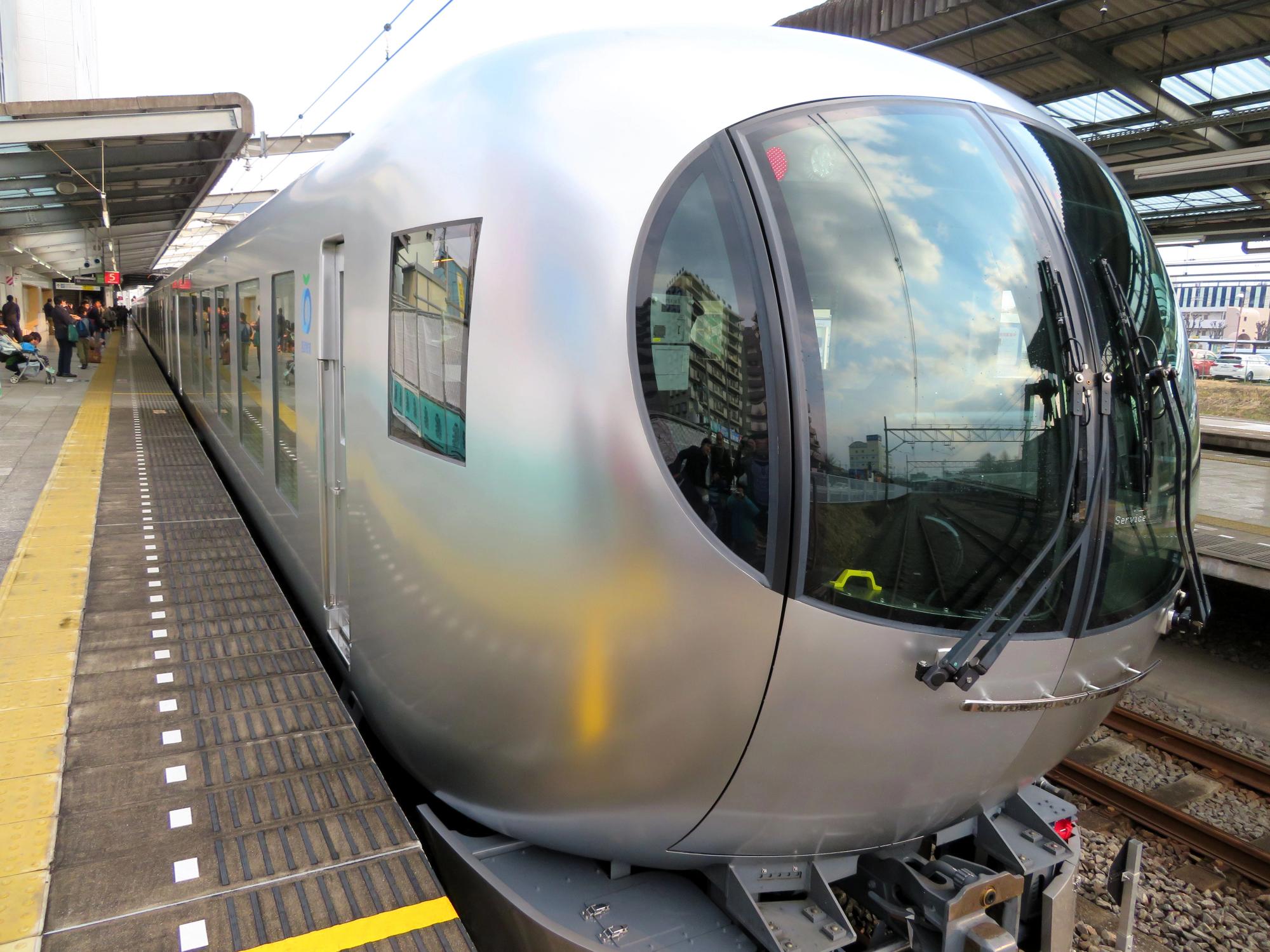 Silhouette argentée du train — Activeman2000, CC BY-SA 4.0
