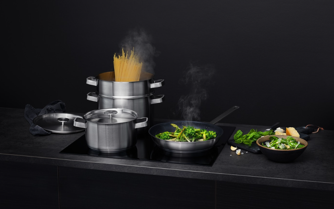 AEG COOKWARE SET