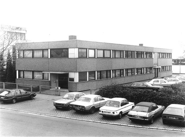 Geuder GmbH moves to *Heidelberg-Rohrbach* into a larger, more modern building.