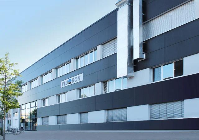 Geuder acquires *Fluoron GmbH* (Neu-Ulm), extending the portfolio with *high-purity biocompatible fluids*: silicone oils, Densiron®, F4H5® WashOut and Brilliant Peel®.