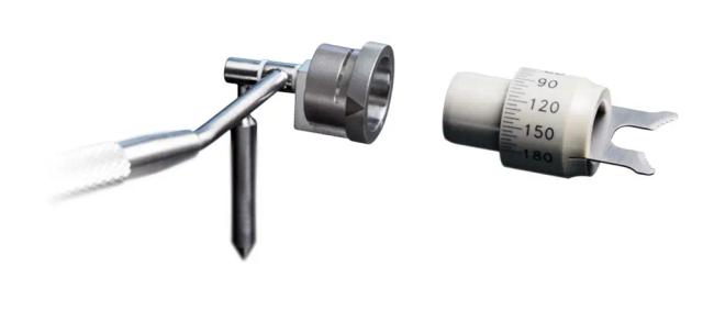 With *G. Gerten* (Cologne), Geuder develops the *TOMARK* pendulum marker for exact toric IOL axis marking, eliminating cyclorotation errors.