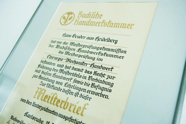 *Hans Geuder* senior qualifies as *master craftsman* in surgical mechanics.