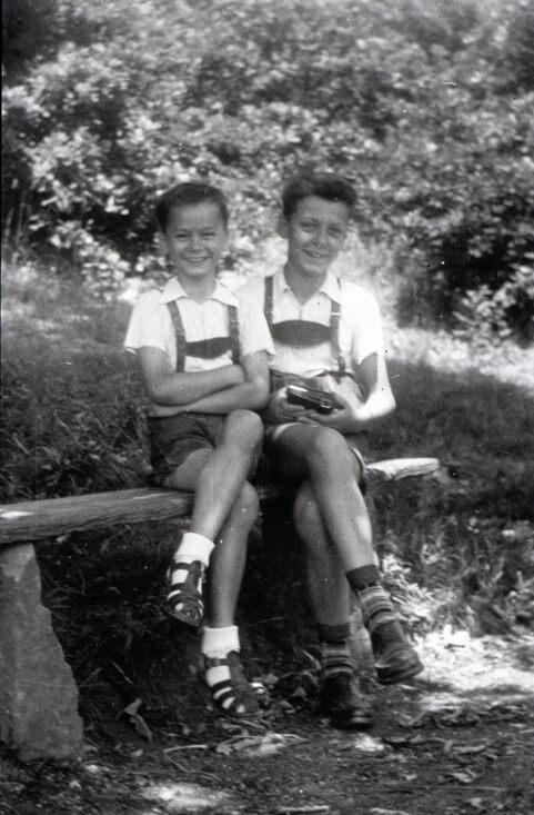 *Volker Geuder* (left) is *born*.