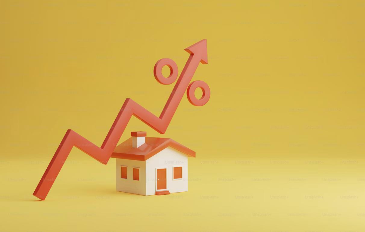 Image of a percent graph and a 3D model of a house symbolising increasing property prices in Christchurch / New Zealand