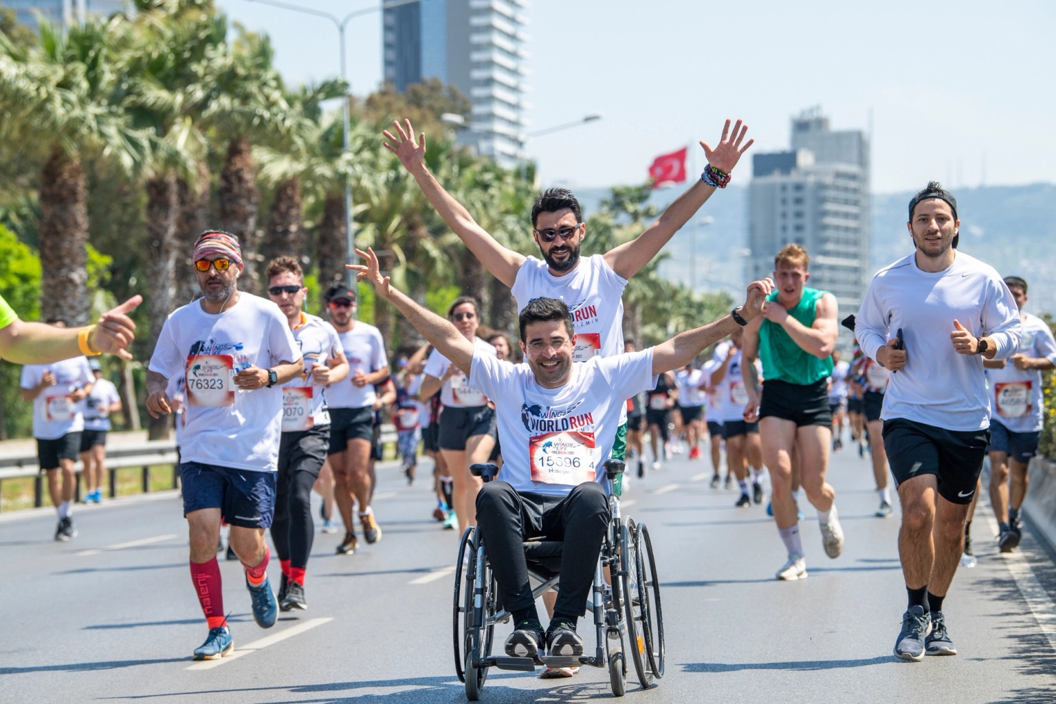 Бег форум. Wings for Life World Run. Бег на форум. Forum Runner.