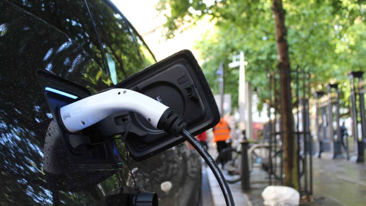 EV Tax Credit: The Guide Your Car Dealer Doesn’t Want You To Read