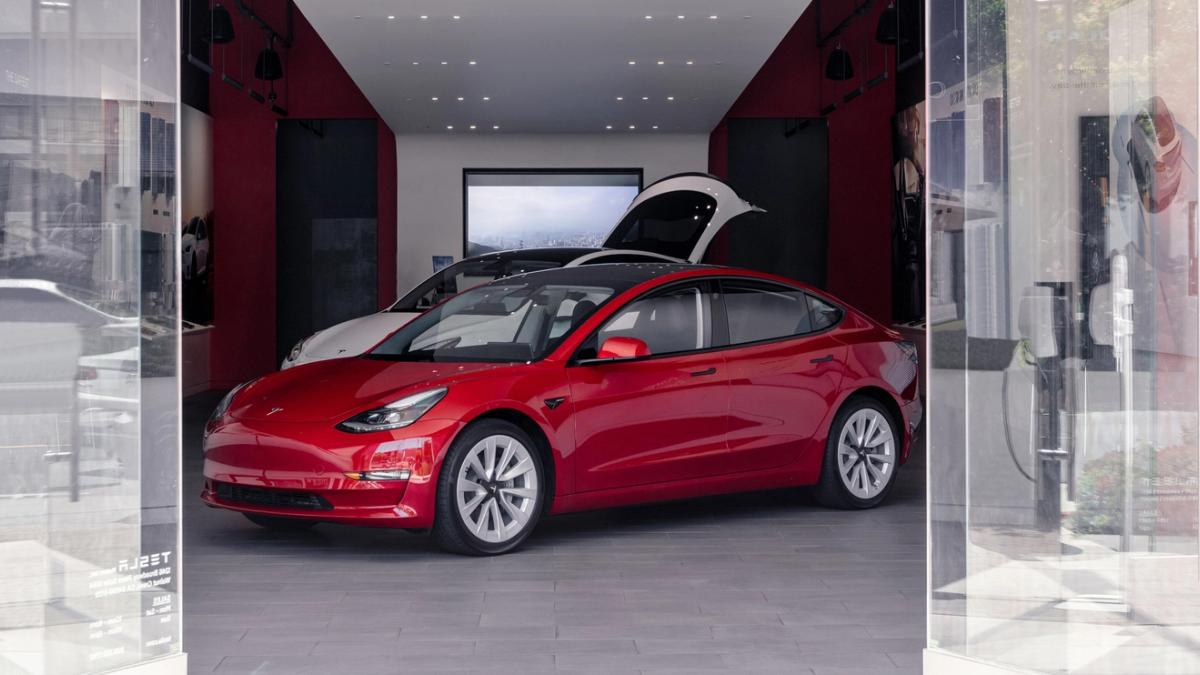 The EV Tax Credit: Buy Now or Wait Until 2024?