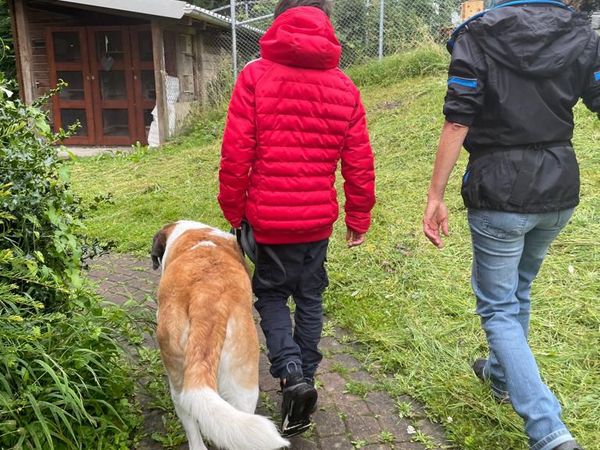 Hundebesuch im Kinder- und Jugendheim Oberi 2021