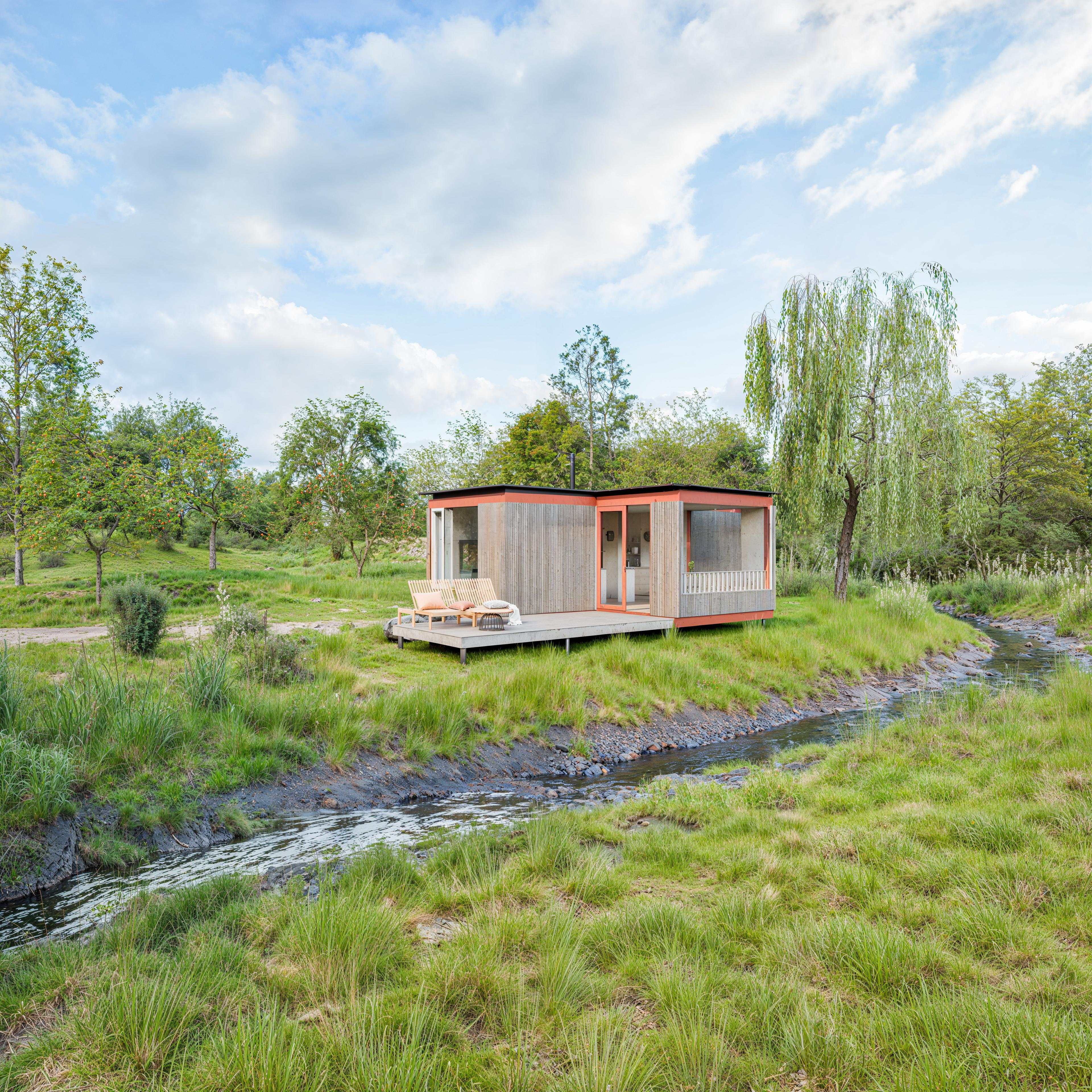 Bayaya – Cottage by the Stream — exterior view 2