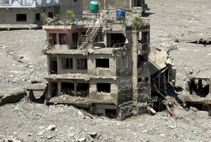 नेपाल की बाढ़ के बाद बड़ा सवाल, क्या पहाड़ों में बदलनी होगी विकास की नीति?