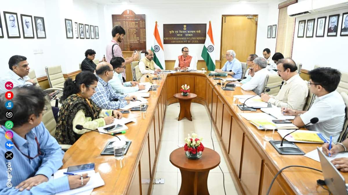 फसलें खराब होने को अत्यंत गंभीरता से लें अधिकारी, सैंपल फेल होने पर कार्रवाई की जाएं: शिवराज सिंह