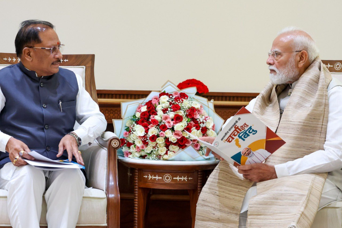 छत्तीसगढ़ के मुख्यमंत्री विष्णु देव साय ने प्रधानमंत्री नरेंद्र मोदी से मुलाकात कर राजनांदगांव में 10,500 करोड़ रुपये के गैस आधारित यूरिया प्लांट को जल्द मंजूरी देने की मांग की।