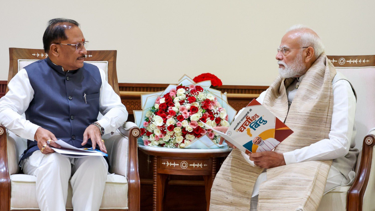 छत्तीसगढ़ के मुख्यमंत्री विष्णु देव साय ने प्रधानमंत्री नरेंद्र मोदी से मुलाकात कर राजनांदगांव में 10,500 करोड़ रुपये के गैस आधारित यूरिया प्लांट को जल्द मंजूरी देने की मांग की।