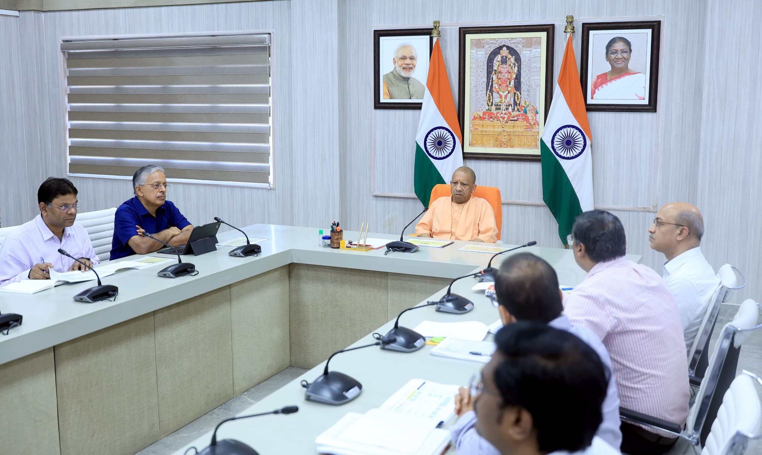 यूपी में गाय के गोबर से बनेगा कपड़ा और बायोप्लास्टिक