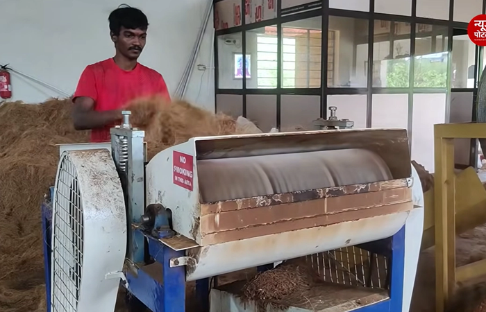बेकार समझी जाने वाली नारियल की भूसी से खड़ा किया लाखों का कारोबार